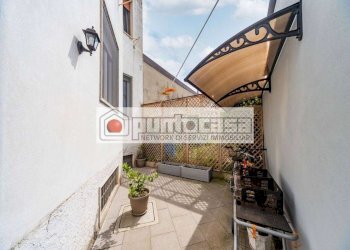 Portion of a house Concorezzo - photo 31
