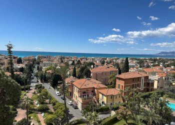 Two-room apartment Bordighera - photo 1