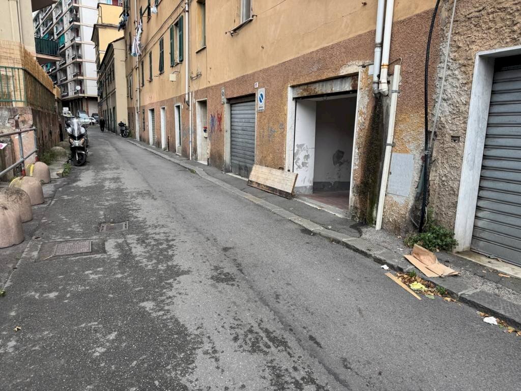 Warehouse Genova (neighborhood Sampierdarena) - photo 1