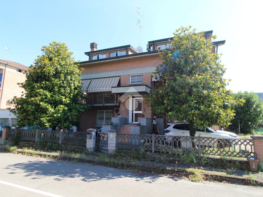 Four-room apartment Via L. Ariosto, Bagnolo in Piano - photo 2