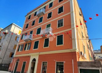 Three-room apartment Via Ciro Menotti, Genova (neighborhood Sestri Ponente) - photo 1