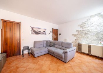 Four-room apartment Via luigi reverberi, Montecchio Emilia - photo 2