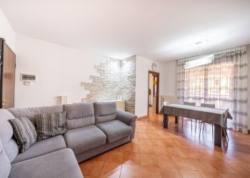 Four-room apartment Via luigi reverberi, Montecchio Emilia - photo 4