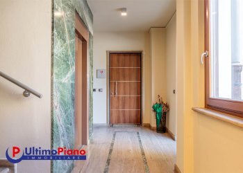 Bilocale Rue Monseigneur Jean Joconde Stévenin 11, 11, Aosta - foto 12