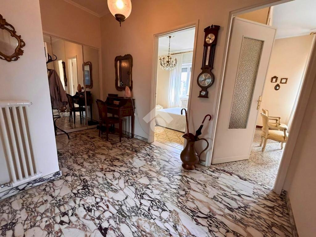 Three-room apartment Strada Genova, Moncalieri - photo 2