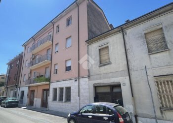 Four-room apartment Via compagnoni, Lugo - photo 1