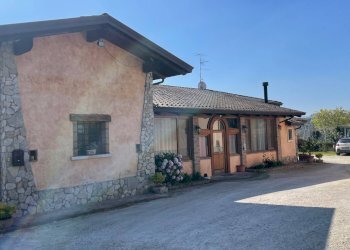 Foto 1 - Independent house Via traversa cesine 2
 
2, San Giorgio del Sannio - photo 1