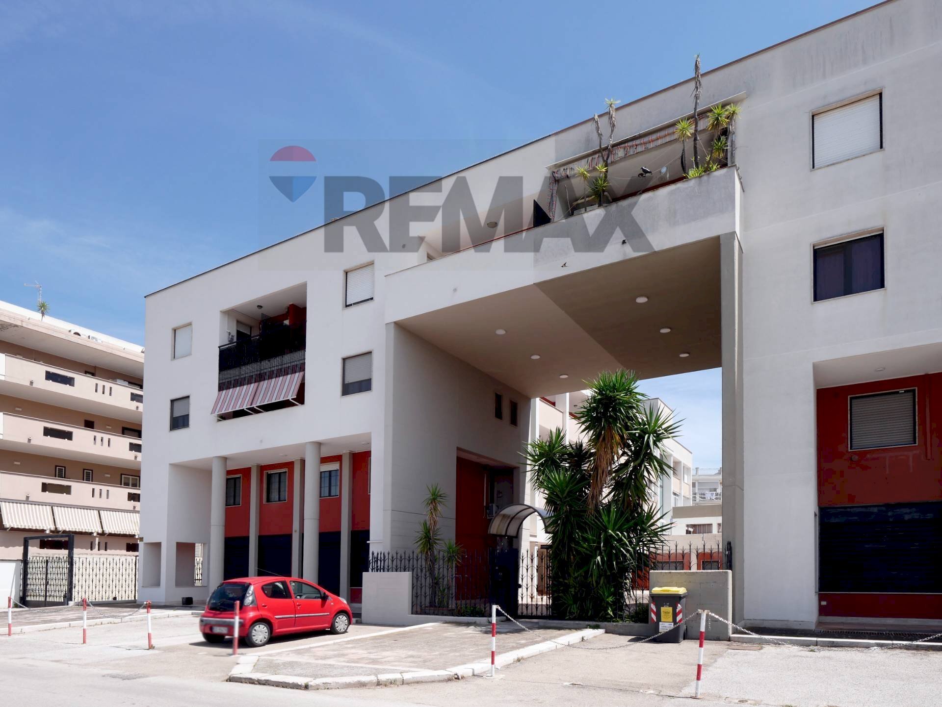 Edificio all\'aperto - Locale Commerciale Via Vittorio Veneto, Ceglie del Campo
 
62, Bari - foto 1