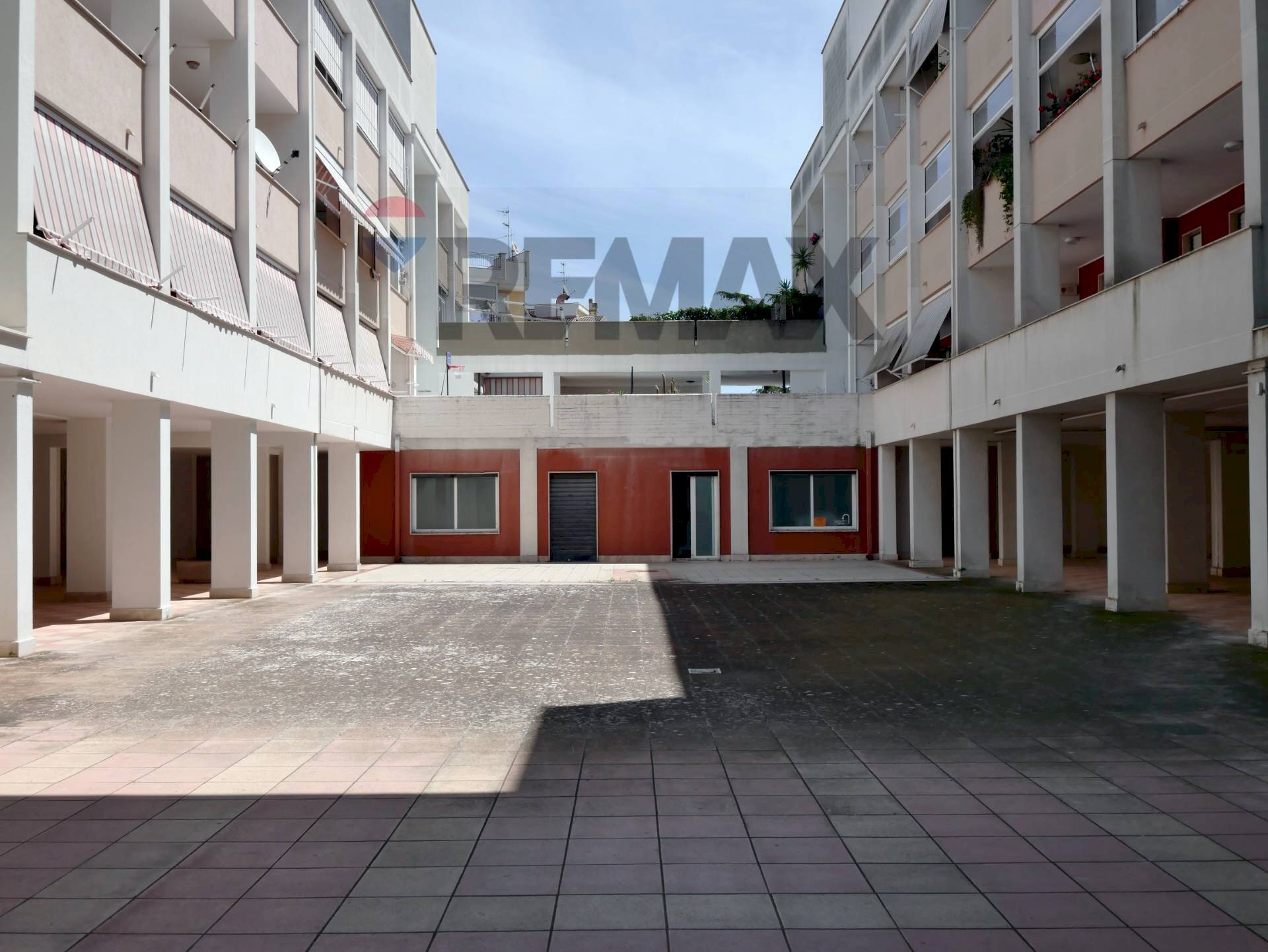 Edificio all\'aperto - Locale Commerciale Via Vittorio Veneto, Ceglie del Campo
62, Bari - foto 2