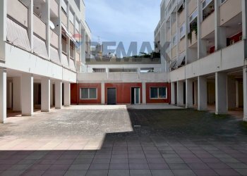 Edificio all\'aperto - Locale Commerciale Via Vittorio Veneto, Ceglie del Campo
 
62, Bari - foto 2