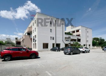 Edificio all\'aperto - Locale Commerciale Via Vittorio Veneto, Ceglie del Campo
 
62, Bari - foto 23