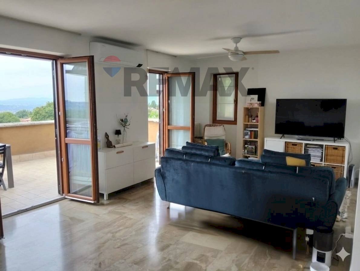 Soggiorno - Two-room apartment VIA POSTALE VECCHIA
 
23, Luvinate - photo 3