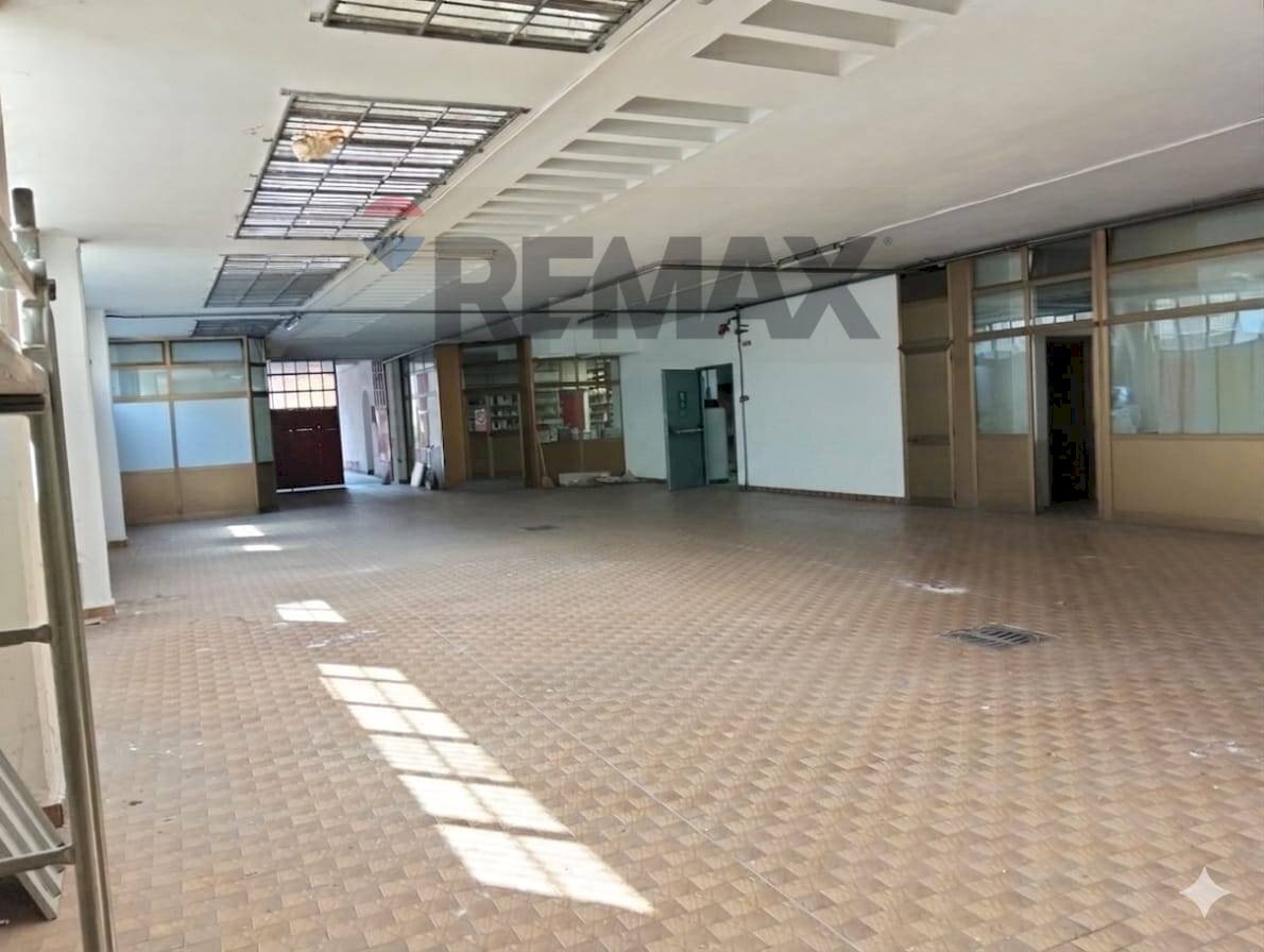 Parcheggio - Locale Commerciale Via Delle Medaglie D' Oro
9, Varese - foto 2