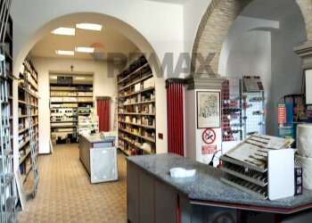 Cabina armadio - Locale Commerciale Via Delle Medaglie D' Oro
9, Varese - foto 12