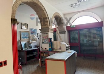 Hall / corridoio - Locale Commerciale Via Delle Medaglie D' Oro
9, Varese - foto 15