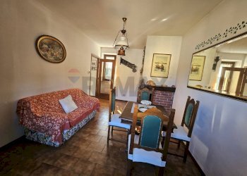 soggiorno con camino - Appartamento via lavatoio
1, Comerio - foto 5