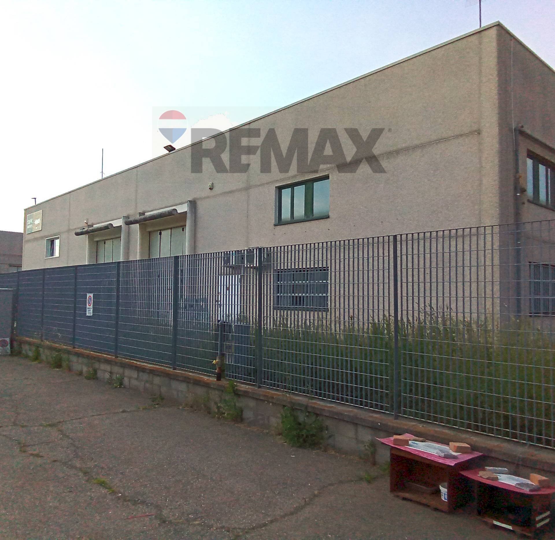 Edificio all\'aperto - Capannone Via Perlasca
 
17, Vellezzo Bellini - foto 1