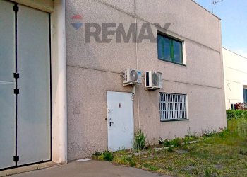 Casa all\'aperto - Capannone Via Perlasca
17, Vellezzo Bellini - foto 2