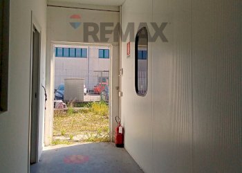 Hall / corridoio - Capannone Via Perlasca
17, Vellezzo Bellini - foto 4