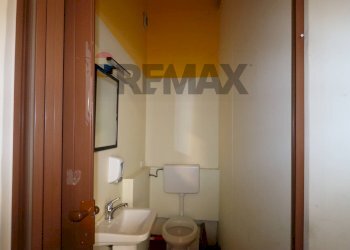 Bagno - Locale Commerciale Via dei Vespri Siciliani
 
2, Linguaglossa - foto 19