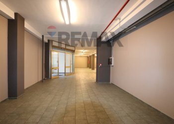 Hall / corridoio - Locale Commerciale Via dei Vespri Siciliani
 
2, Linguaglossa - foto 14
