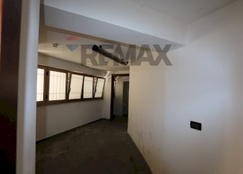 Hall / corridoio - Locale Commerciale Via dei Vespri Siciliani
 
2, Linguaglossa - foto 15