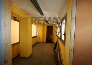 Hall / corridoio - Locale Commerciale Via dei Vespri Siciliani
 
2, Linguaglossa - foto 24