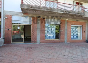 Edificio all\'aperto - Locale Commerciale Via dei Vespri Siciliani
 
2, Linguaglossa - foto 1