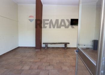 Stanza vuota - Locale Commerciale Via dei Vespri Siciliani
 
2, Linguaglossa - foto 4