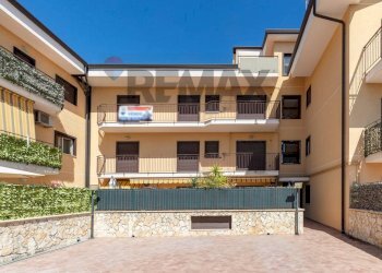 Edificio all\'aperto - Attic Via Piano Tavola - C.da Vazzano-Complesso BGM
 
SNC, Motta Sant'Anastasia - photo 3