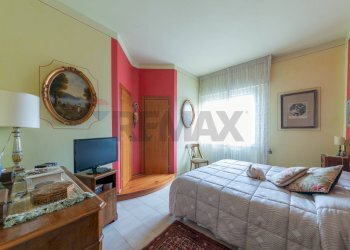 Camera / camera da letto - Semi-detached house San Giovanni Valdarno - photo 23