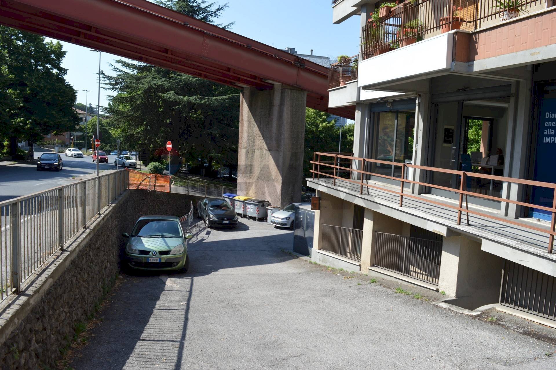 Terrazza - Locale Commerciale Via Ruggero D'Andreotto
85, Perugia - foto 3
