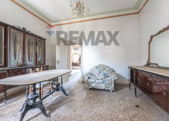 Sala da pranzo - Four-room apartment Via Trovato
 
57, Catania - photo 24