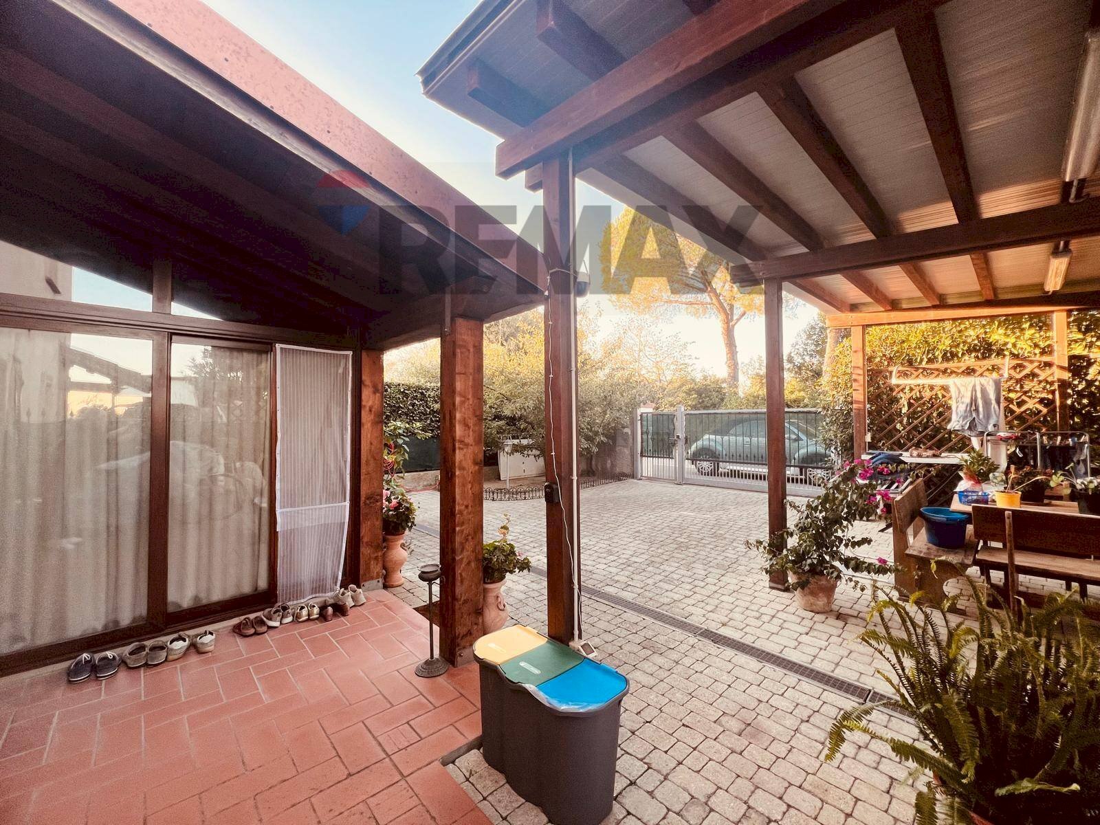Terrazza - Casa indipendente Via Per la Val di Cecina
 
66, Cecina - foto 2