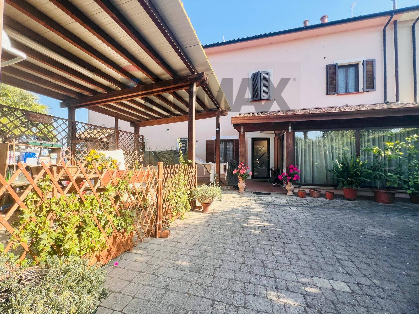 Casa all\'aperto - Casa indipendente Via Per la Val di Cecina
 
66, Cecina - foto 3