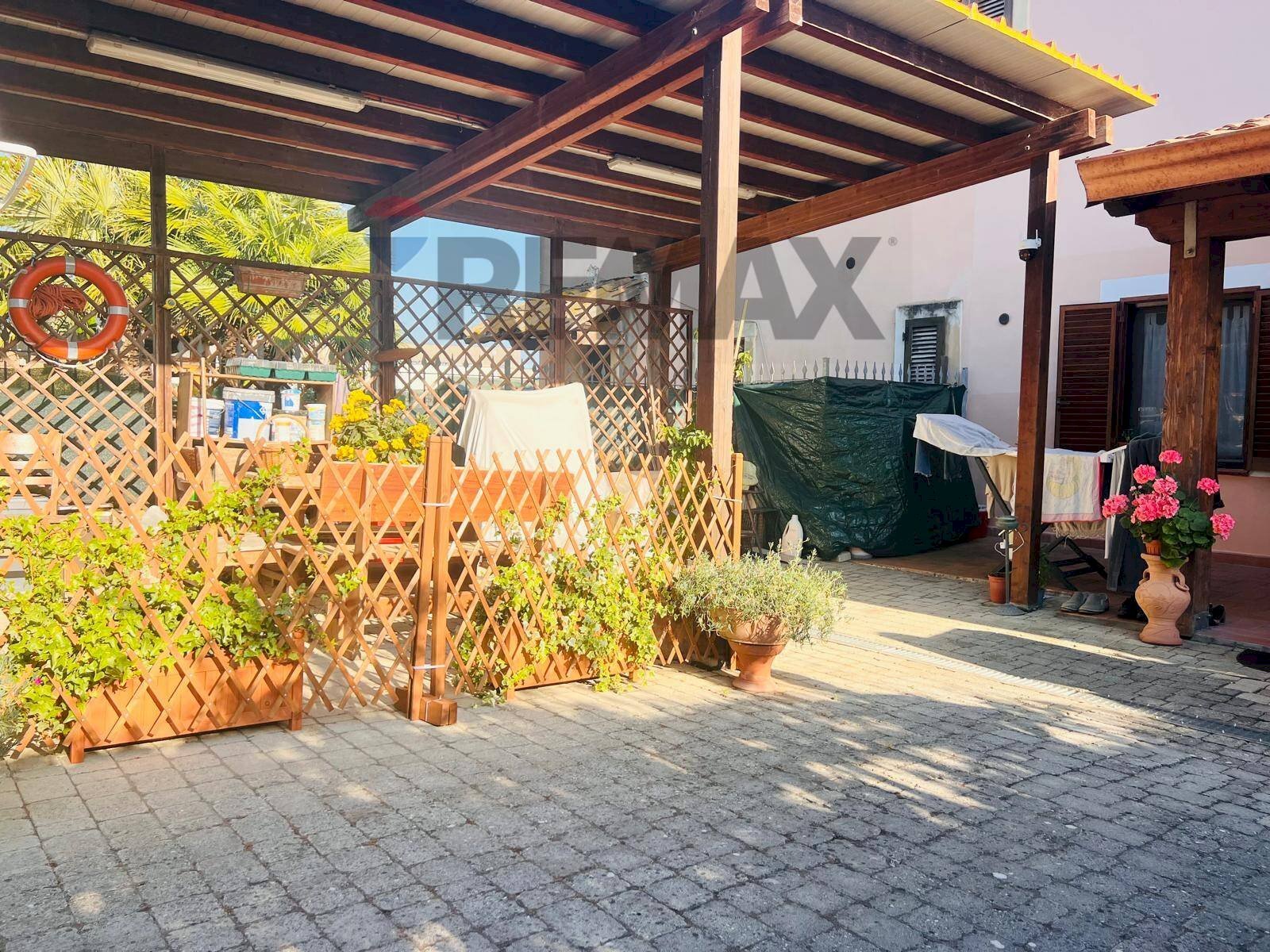 Terrazza - Casa indipendente Via Per la Val di Cecina
 
66, Cecina - foto 1