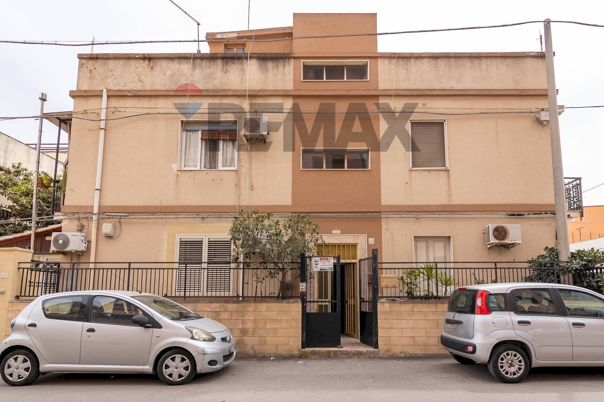 Edificio all\'aperto - Casa semi indipendente Via Svizzera
 
42-40, Siracusa - foto 1