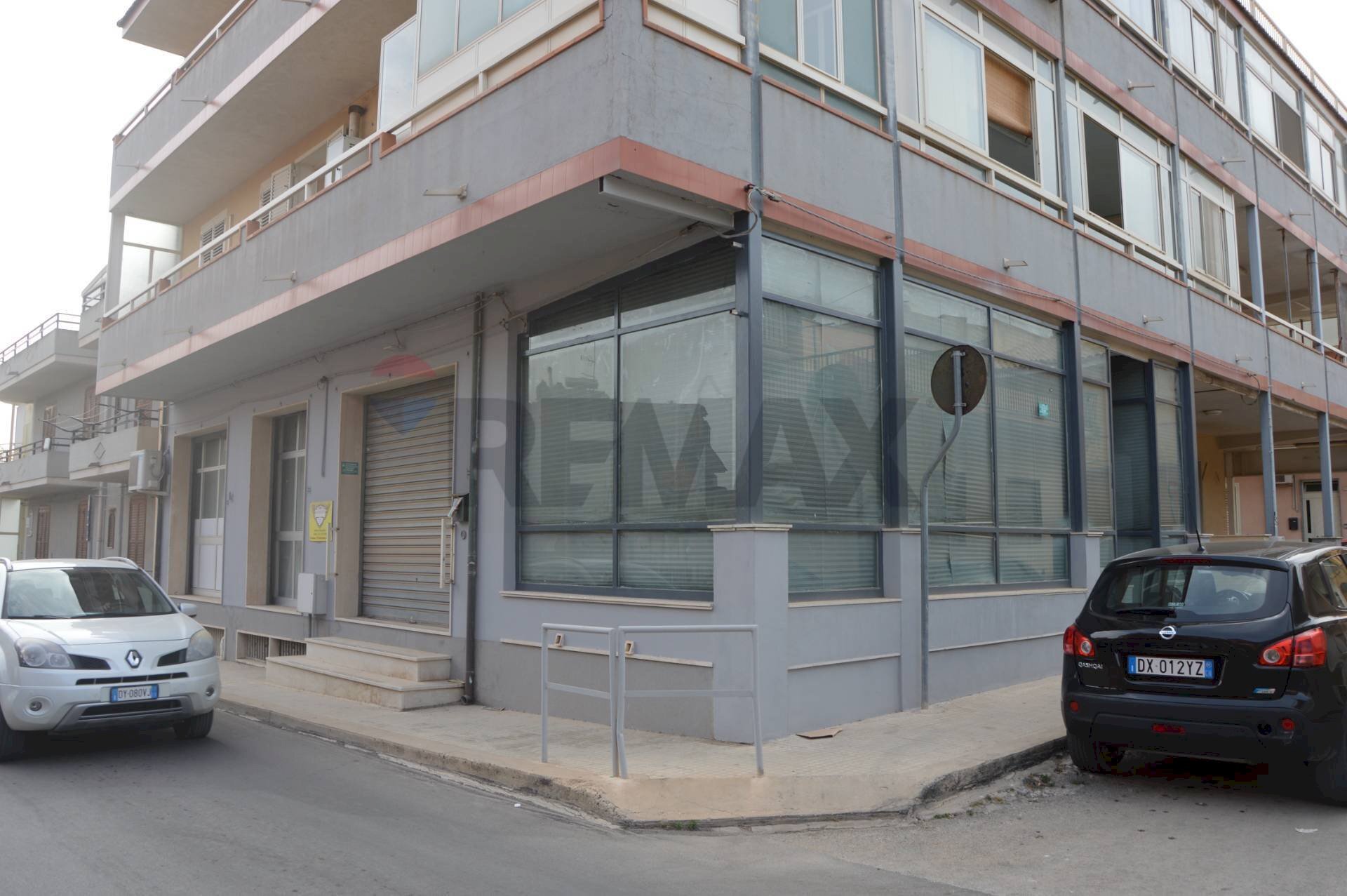 Edificio all\'aperto - Commercial Premises Via delle Ortensie Angolo La Marmora, Pachino - photo 1