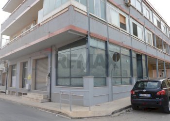 Edificio all\'aperto - Commercial Premises Via delle Ortensie Angolo La Marmora, Pachino - photo 2