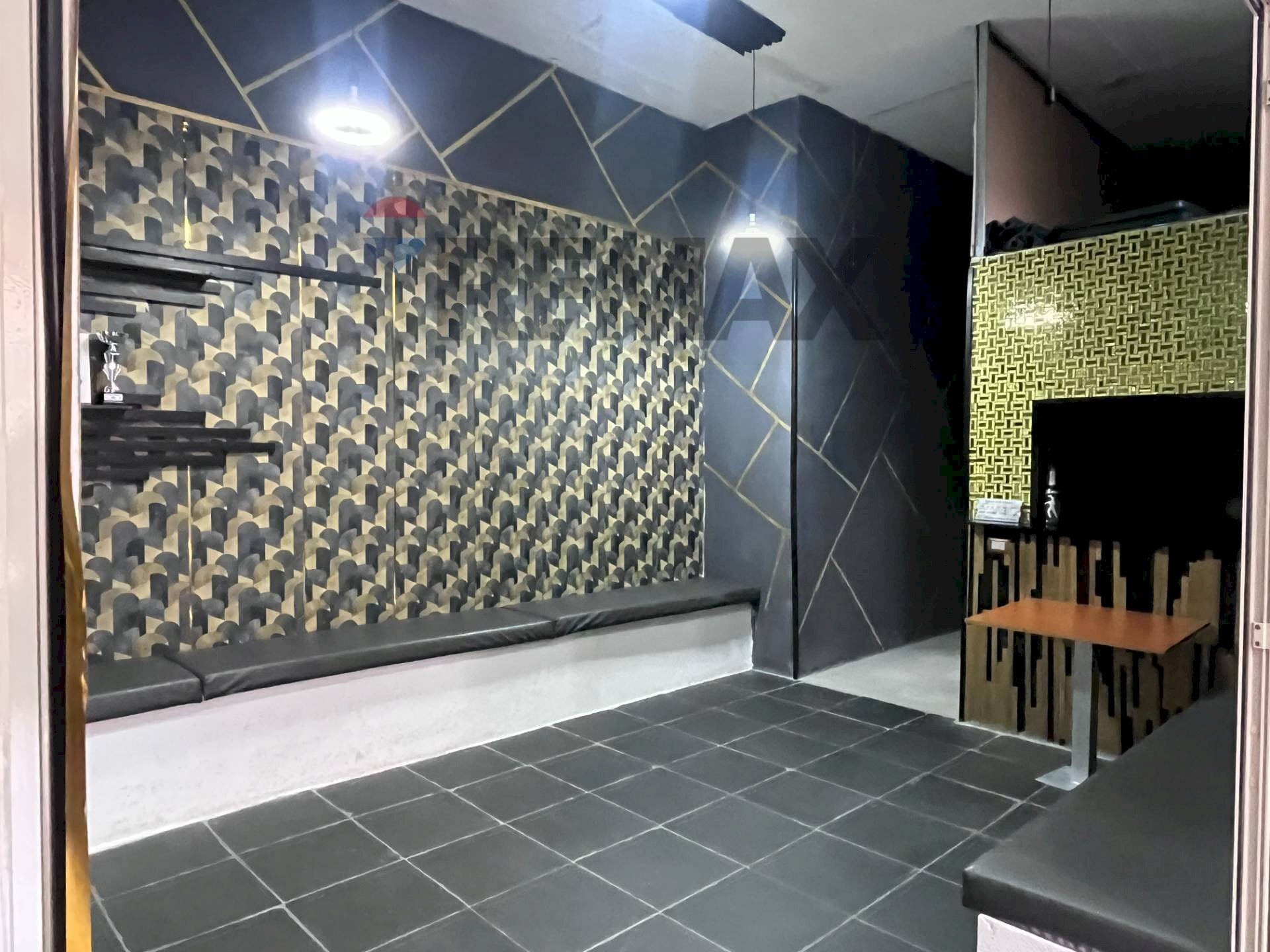 Ricezione / Lobby - Locale Commerciale Via Tribuni Della Plebe
snc, Napoli - foto 3