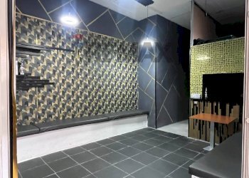 Ricezione / Lobby - Commercial Premises Via Tribuni Della Plebe
snc, Napoli - photo 3
