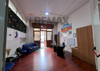 Soggiorno - Commercial Premises Via Tribuni Della Plebe
snc, Napoli - photo 14
