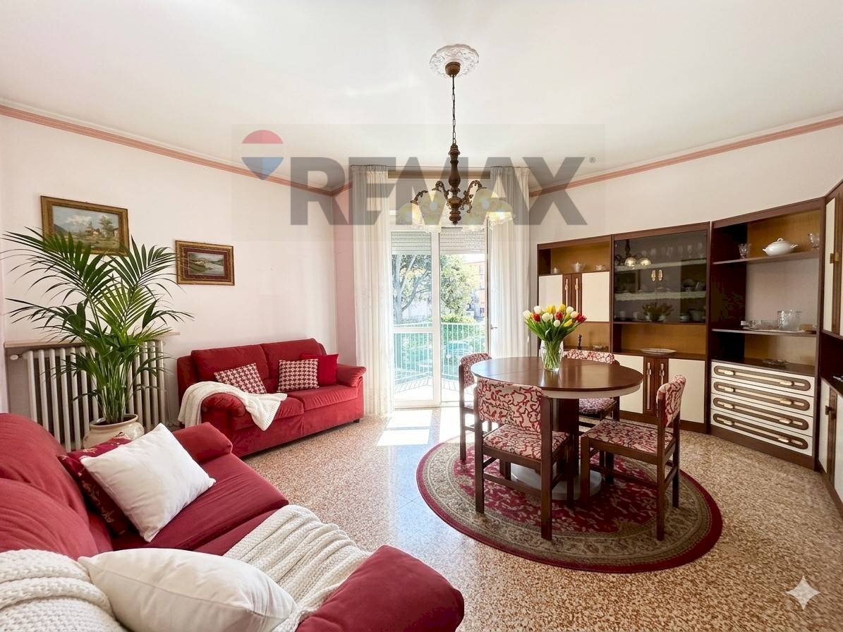 Sala da pranzo - Trilocale piazzale Bonomelli
 
3, Lovere - foto 1