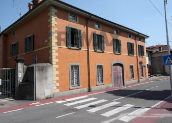 Edificio all\'aperto - Casa indipendente via Piave
28, Ponte San Pietro - foto 2