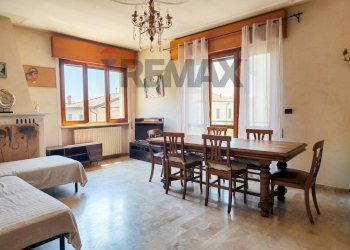 Sala da pranzo - Quadrilocale Via Attilio Franchi, Marone - foto 1