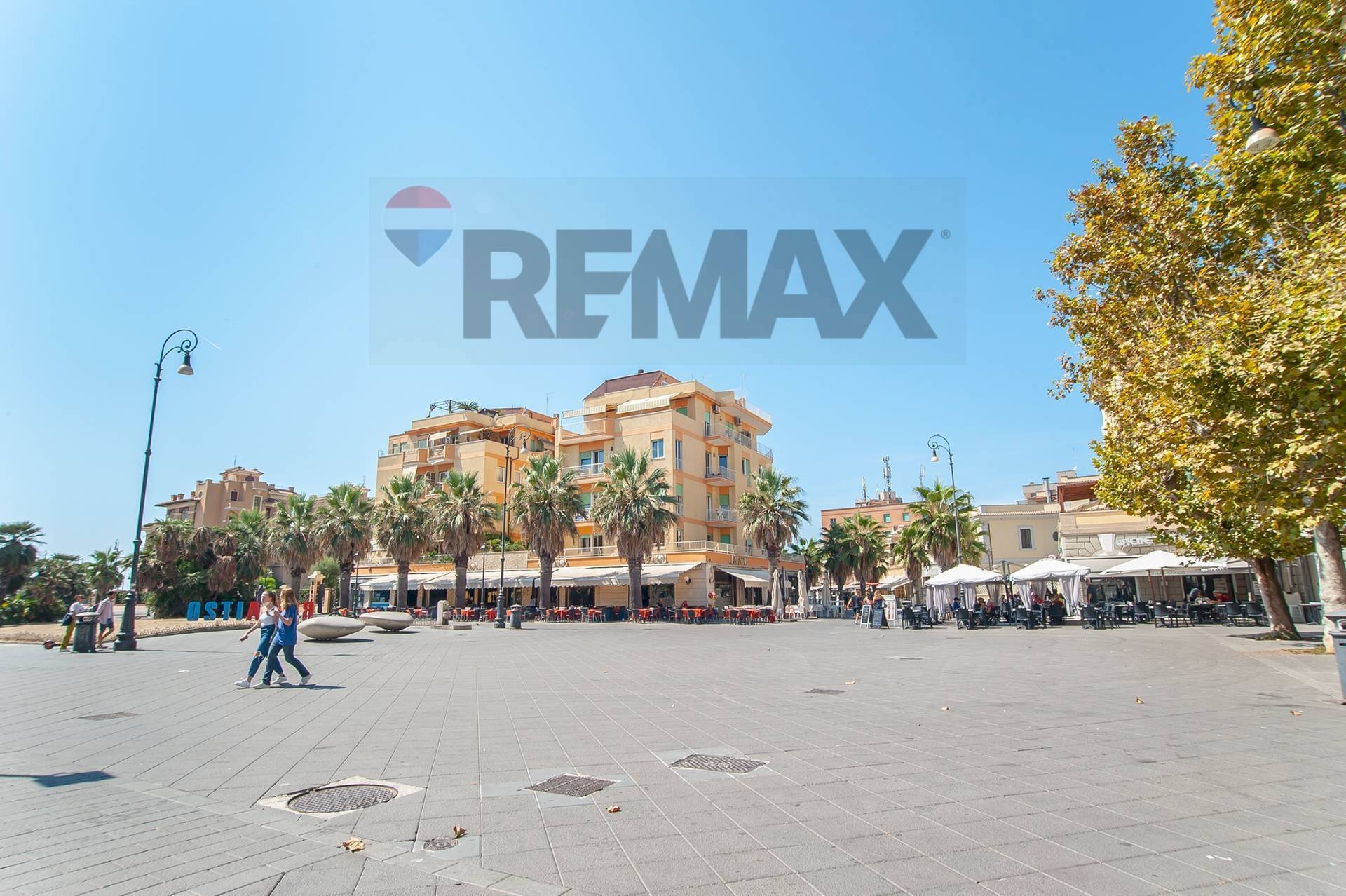 Edificio all\'aperto - Three-room apartment Piazza Giuliano della Rovere
 
16, Roma - photo 2