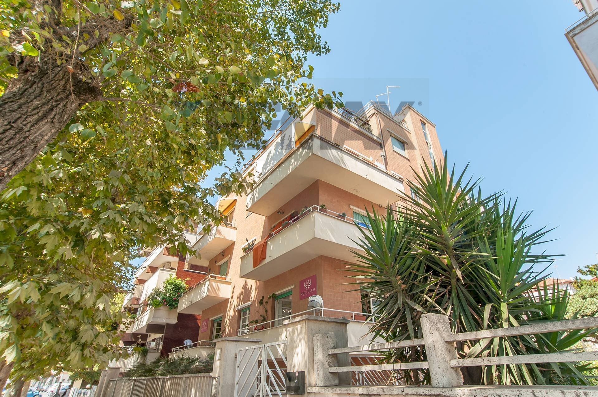 Edificio all\'aperto - Three-room apartment Piazza Giuliano della Rovere
 
16, Roma - photo 3