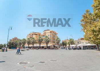 Edificio all\'aperto - Trilocale Piazza Giuliano della Rovere
 
16, Roma - foto 2