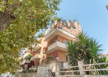 Edificio all\'aperto - Trilocale Piazza Giuliano della Rovere
 
16, Roma - foto 3