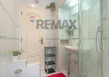 Bagno - Trilocale Piazza Giuliano della Rovere
 
16, Roma - foto 20